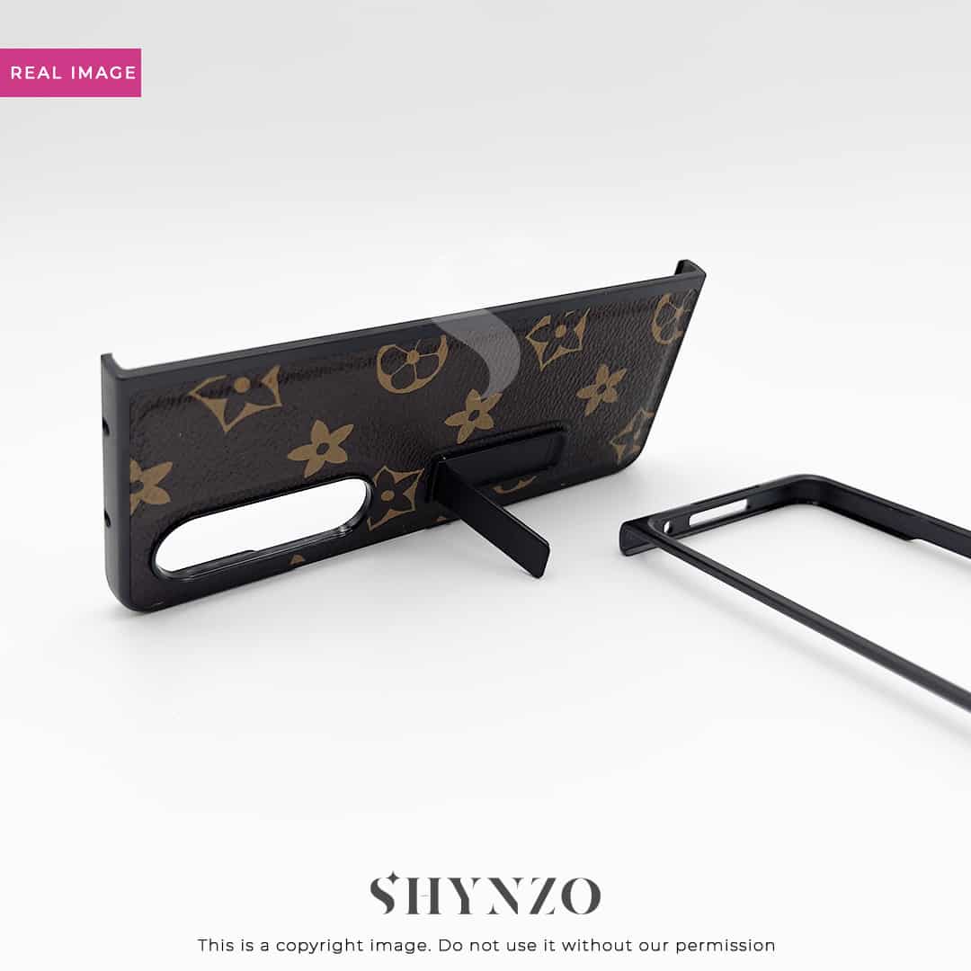 Premium Leather Case with Back Stand – Z Fold 4 – Shynzo
