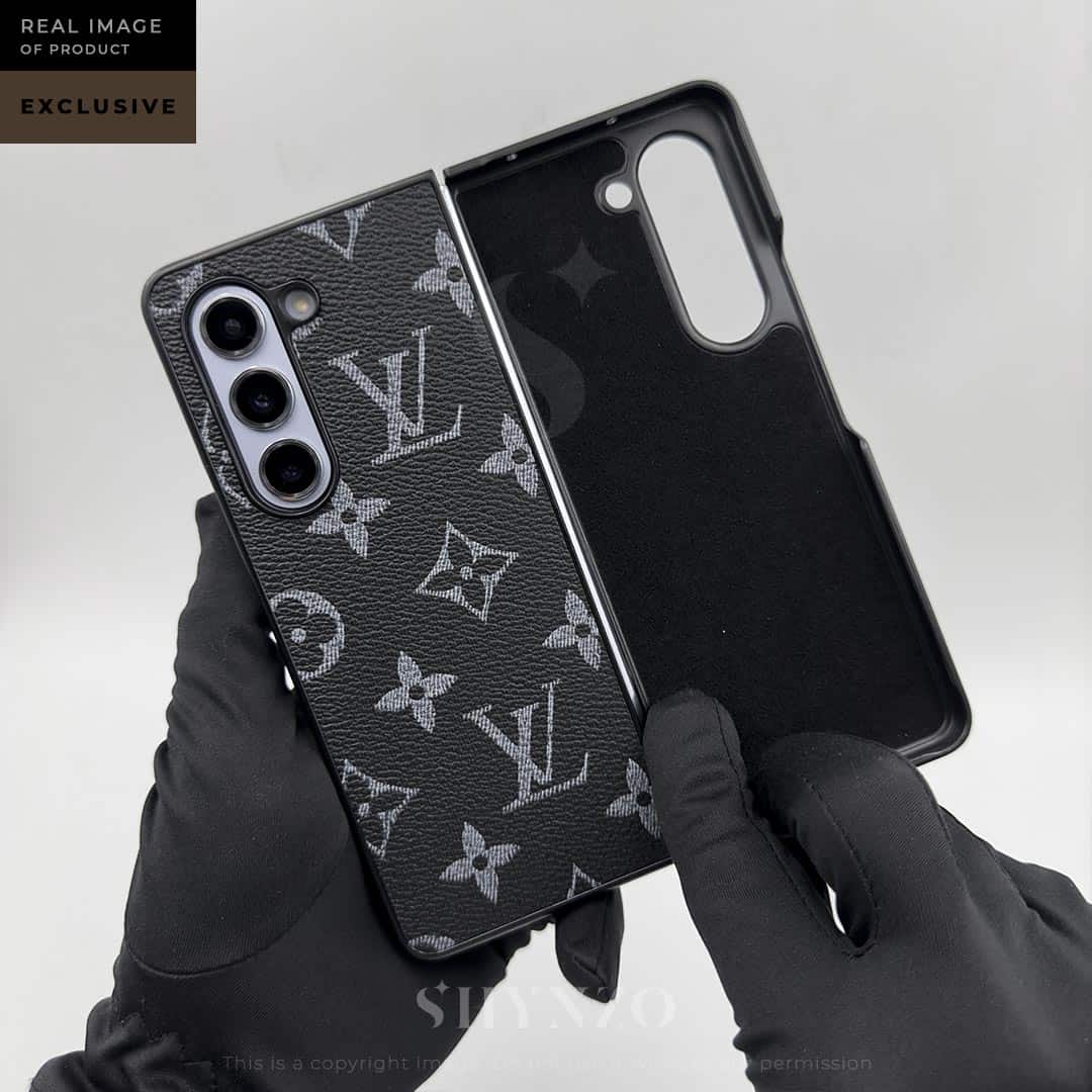 Louis Vuitton White Monogram Leather Protective Case for Samsung Galaxy Z  Flip 3, Z Fold 3 - Louis Vuitton Case