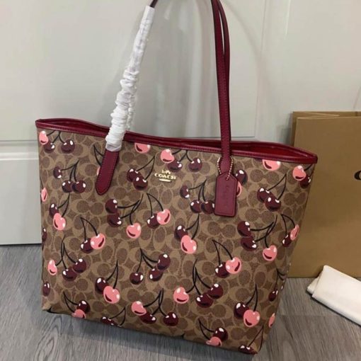 CH Gallery Tote Bag in Signature Canvas - Image 5