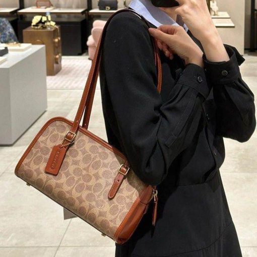 CH SWING ZIP BAG IN SIGNATURE CANVAS - Image 5