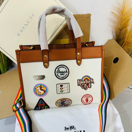 CH FIELD 30 PATCH PREMIUM TOTE BAG - Image 4