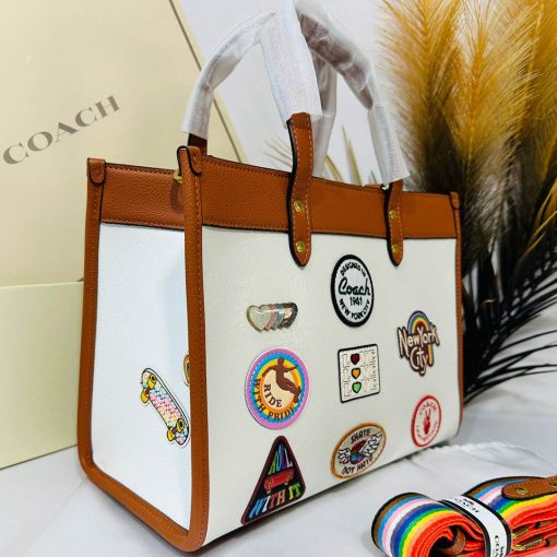 CH FIELD 30 PATCH PREMIUM TOTE BAG - Image 3