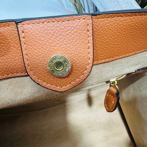CH FIELD 30 PATCH PREMIUM TOTE BAG - Image 6