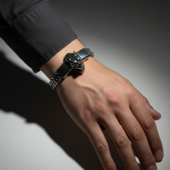Alternative view of Howl - Cuff