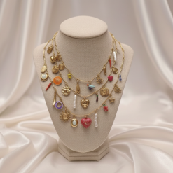 Alternative view of Maréa — The Three-String Neckpiece